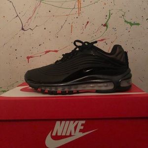 Air Max Deluxe SE ‘Black Crimson’